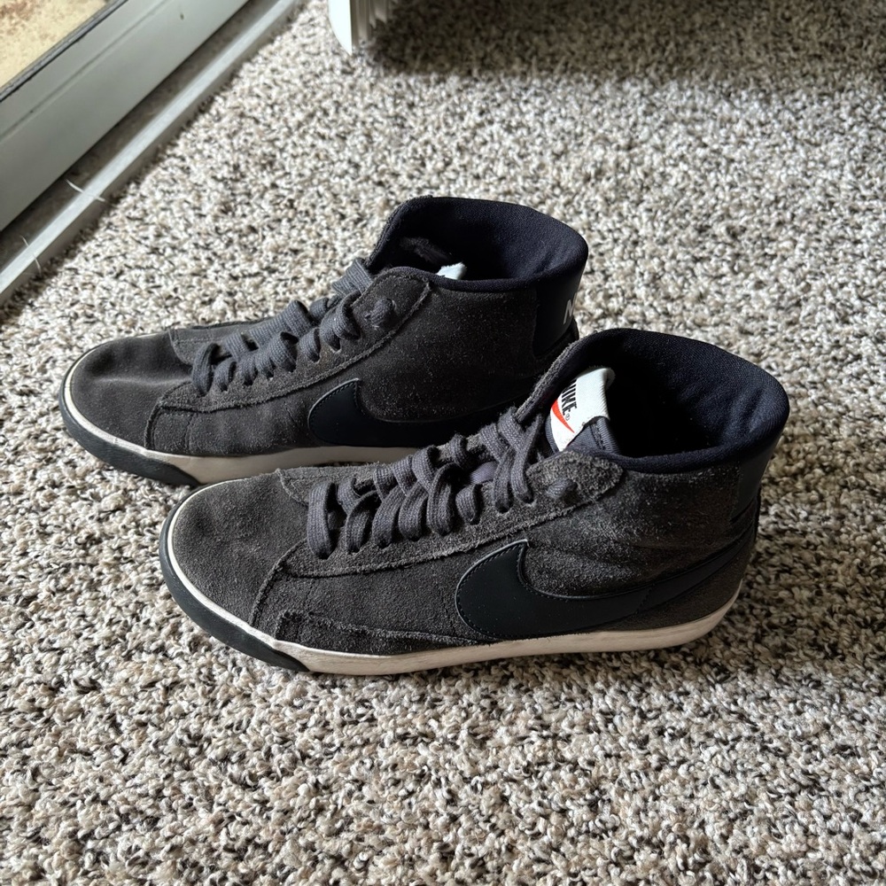 Nike Women's Black High-Top Suede Sneakers 2017 Urban Outfitters